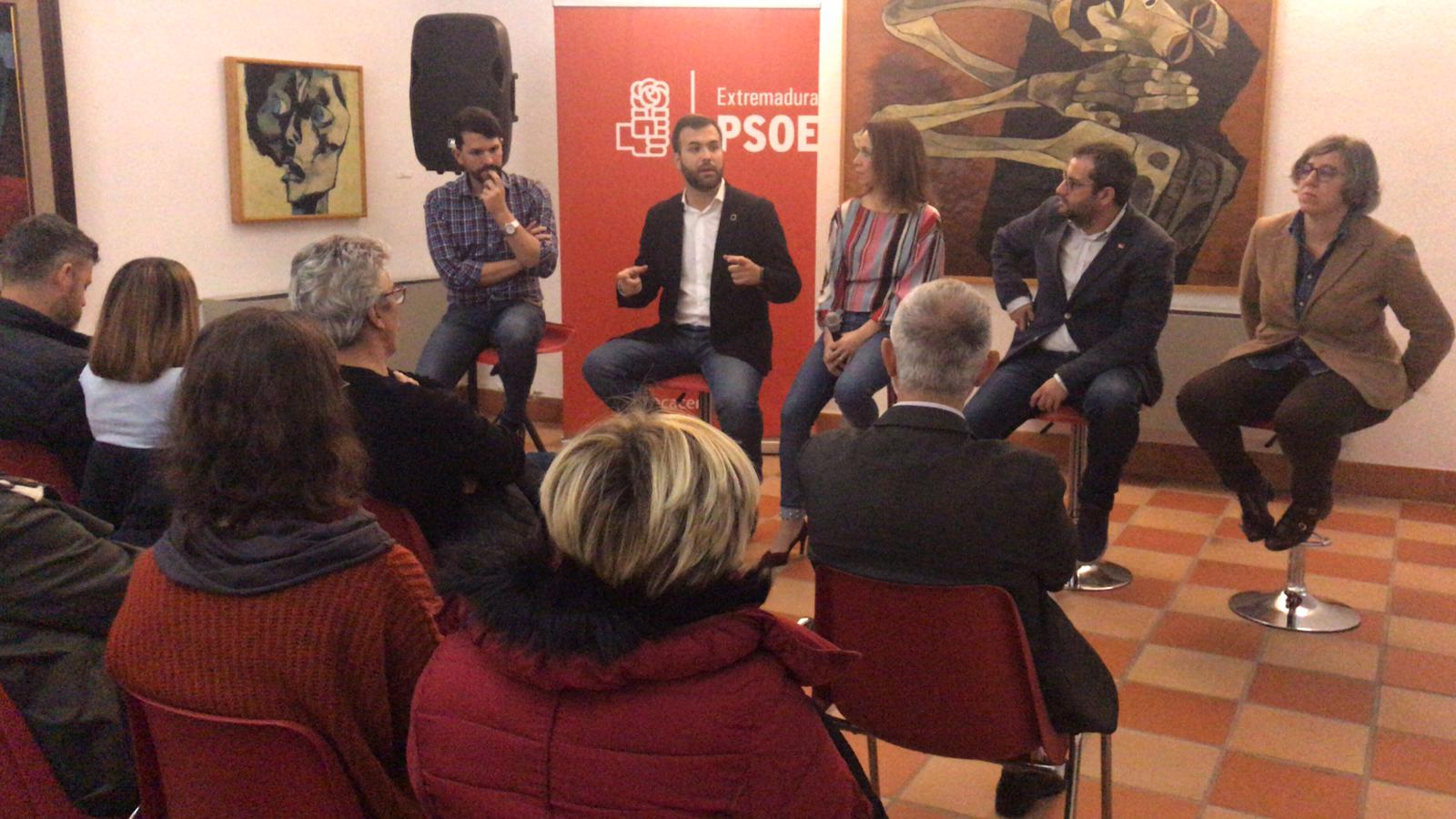 Luis Salaya se compromete a que la cultura sea el motor de transformación social económico de Cáceres