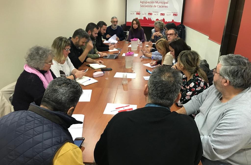 El PSOE de Cáceres da luz verde a iniciar las negociaciones con Ciudadanos para buscar un Gobierno estable encabezado por Luis Salaya