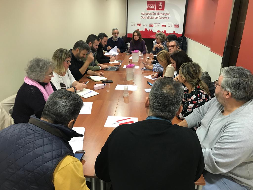 El PSOE de Cáceres da luz verde a iniciar las negociaciones con Ciudadanos para buscar un Gobierno estable encabezado por Luis Salaya
