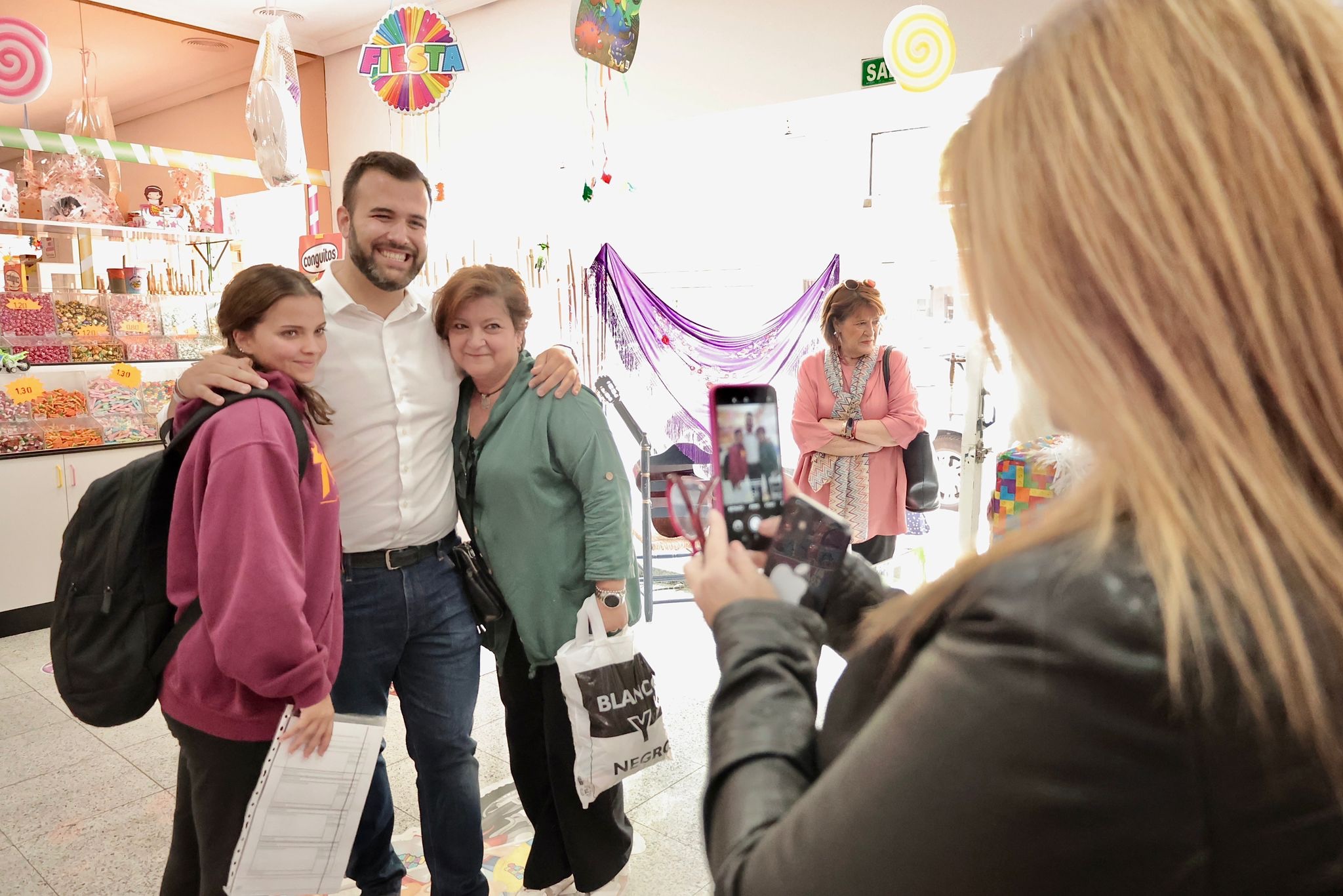luis salaya visita el comercio en antonio hurtado