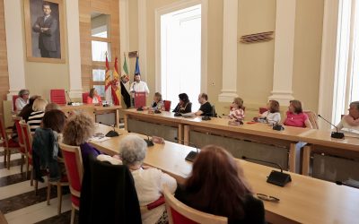 El alcalde de Cáceres reivindica la necesidad de poner perspectiva de género a la salud y más fondos para la investigación de la fibromialgia