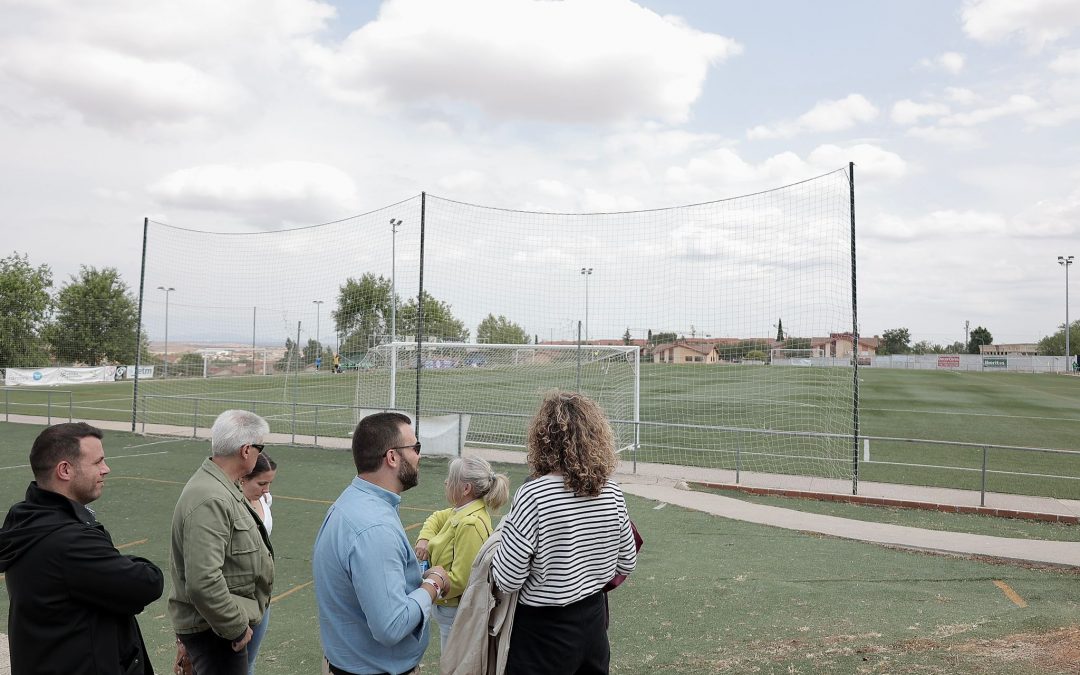 Luis Salaya destaca la construcción de pistas deportivas en las barriadas de Vistahermosa y Sierra de San Pedro