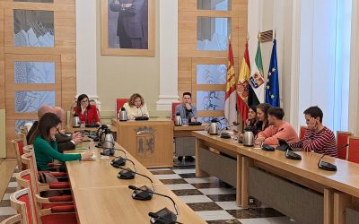 El PSOE demanda que se agilicen los procesos selectivos para dotar de personal a la Universidad Popular y mientras tanto se cubran de forma temporal estas plazas