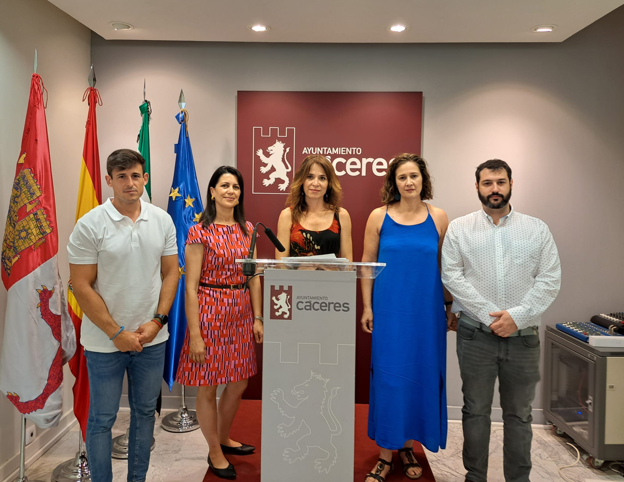 6-6-2024 belen fernandez y concejales en denuncia elecciones europeas
