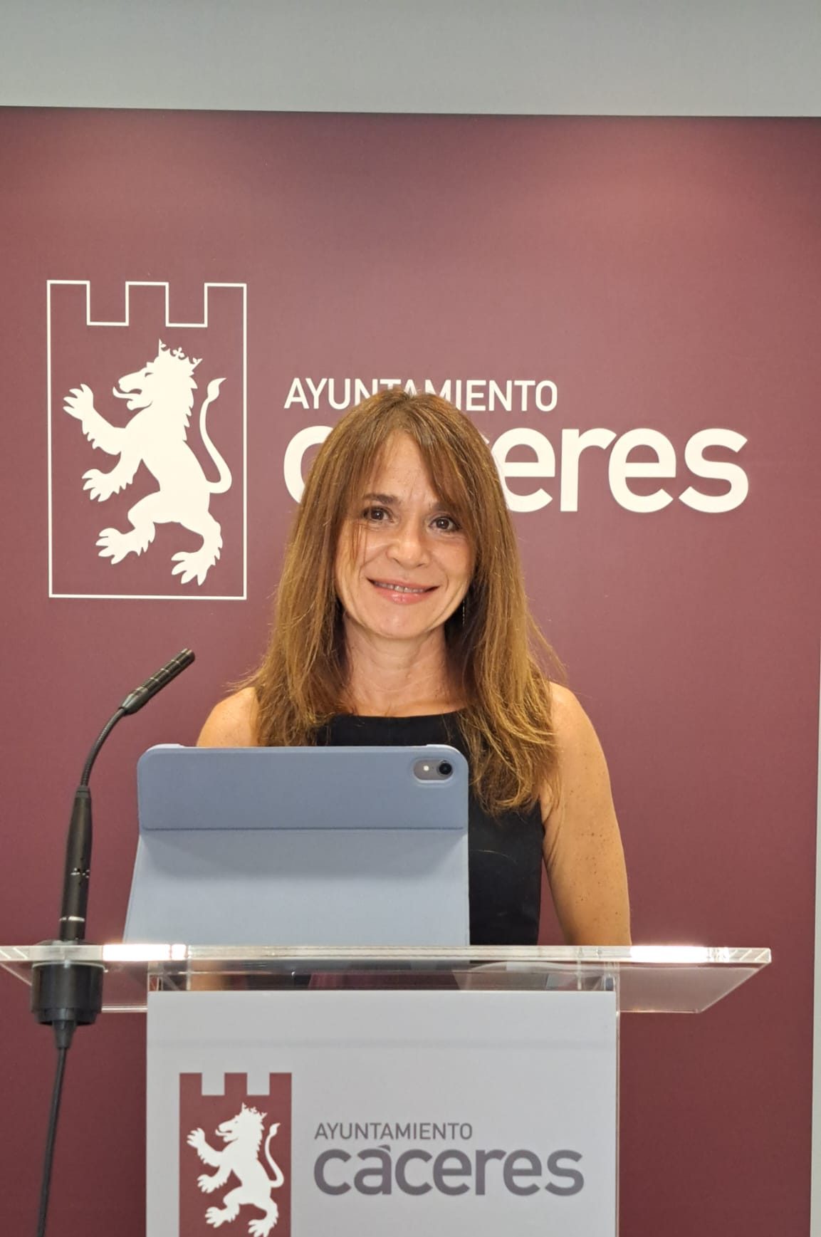 28-9-2025 Belen Fernandez portavoz GMS hablando del autobus urbano en rueda de prensa