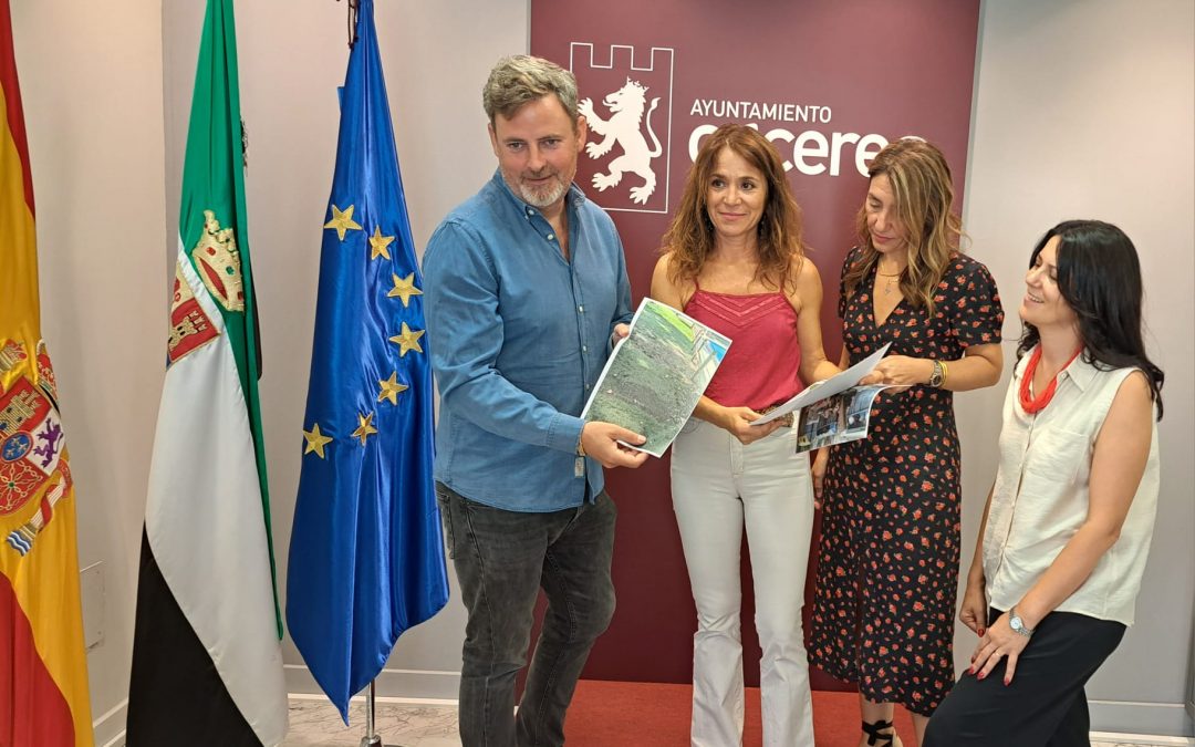 Belén Fernández: “Rafa Mateos ha pasado el verano ausente y sin ningún tipo de plan, ni cuando los incendios afectaban a nuestro entorno, ni cuando el turismo caía, ni cuando la ciudad se colapsaba por las obras”