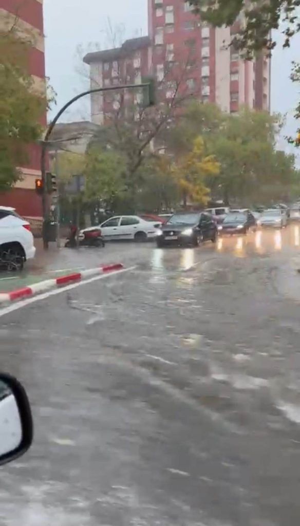 6-11-2025 Rotonda Avenida Bondad lluvias inundan