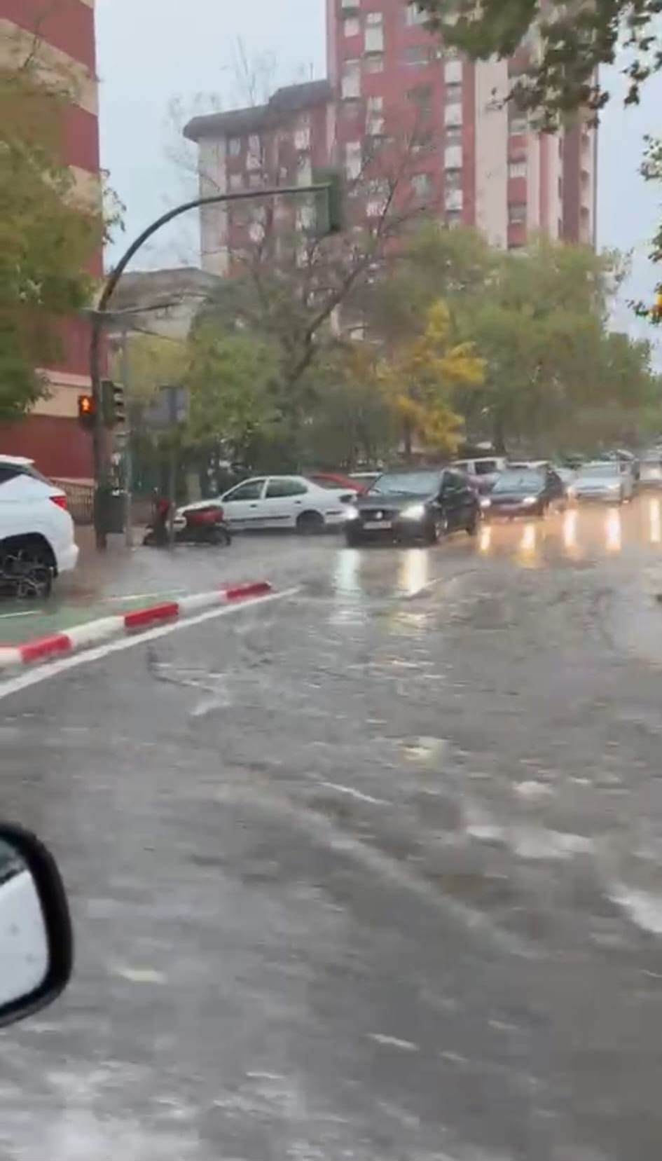 6-11-2025 Rotonda Avenida Bondad lluvias inundan